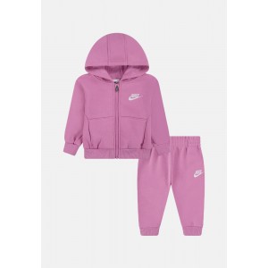 Nike COMPLETO ENFANT .Pink